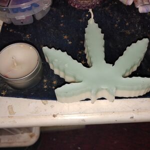 Leaf-Shaped Candle And Floral Candle Set